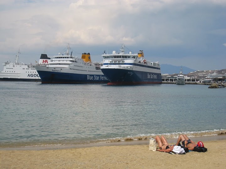 碼頭附近都有人游水