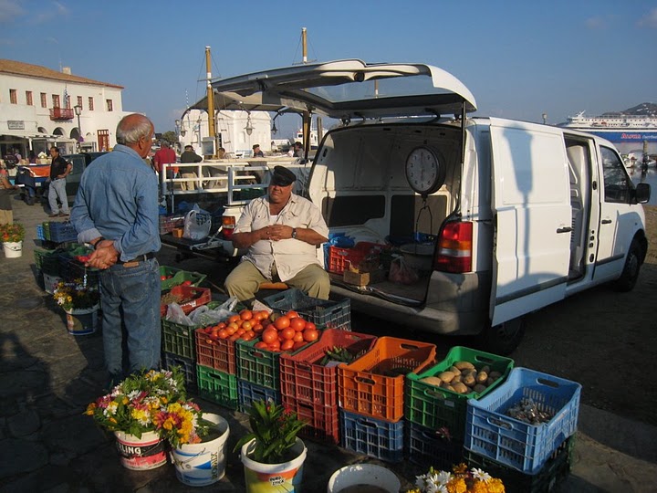 早上的市場都有很多人