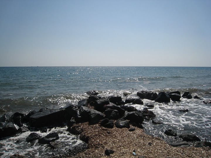 這些黑色的石是火山的產物