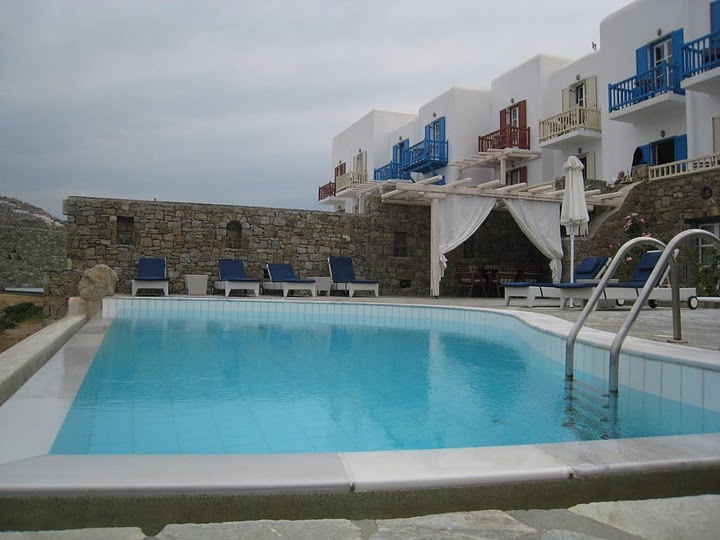 旁邊酒店的泳池