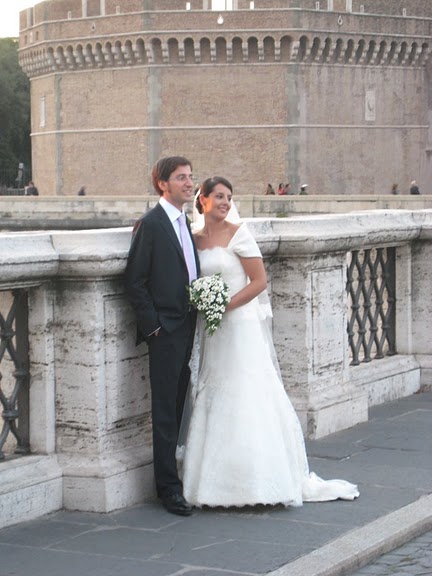 聖天使堡外的一對新人