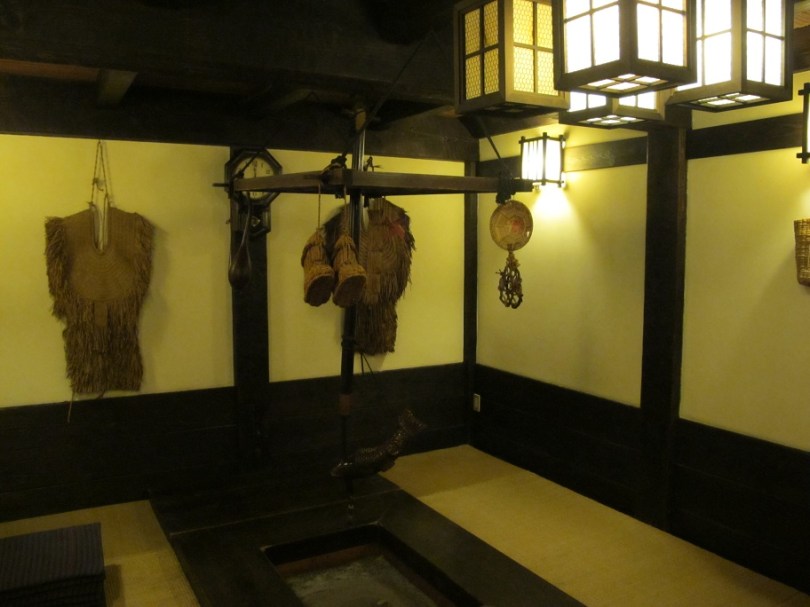 用膳的房間有些打獵的裝飾