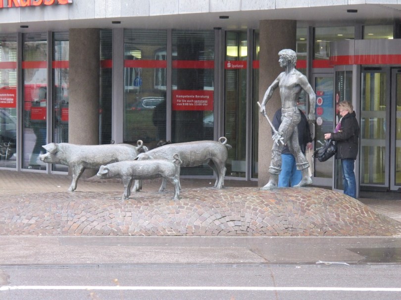 到達Trier，往Porta Nigra途中看到的雕像