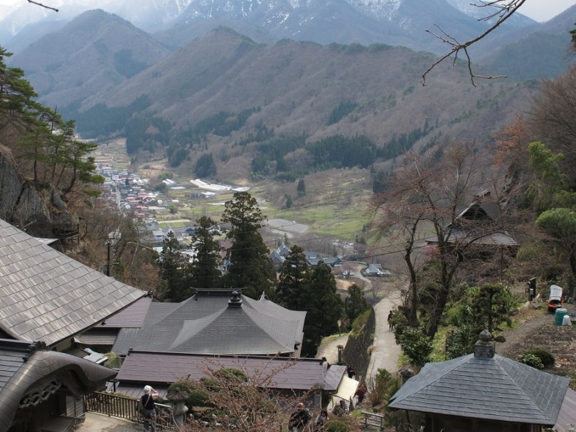 俯瞰山下的小鎮