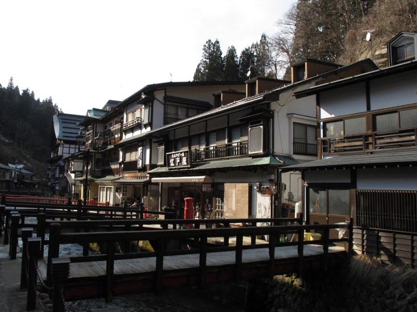 溫泉街上有幾座小橋