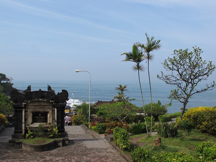 再往前就是Pura Luhur Tanah Lot