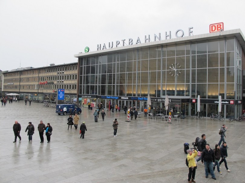 一出火車站便是大教堂