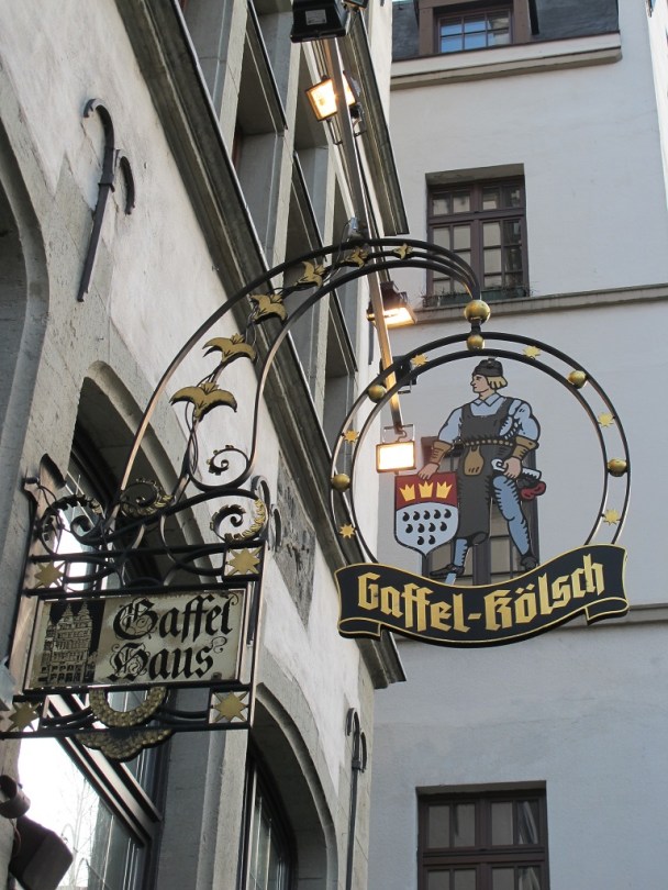 Gaffel Kölsch是Cologne的一款啤酒(那人拿著的就是Coat of arms of Cologne)